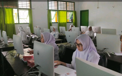 Teknologi Mempercepat Belajar santri atau Mengundang Virus Kecanduan?