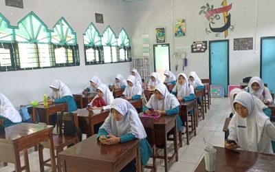 Penggunaan Teknologi Masa Kini(Gadget) Dalam Lingkungan  Pondok Pesantren Dengan Tujuan  Pembelajaran Yang Lebih Praktis Dan Efisien 