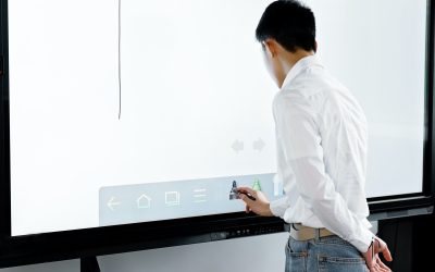 TRANSFORMASI PEMBELAJARAN MENGUNGKAP POTENSI PAPAN TULIS DIGITAL DAN PEN STYLUS DALAM SEKOLAH