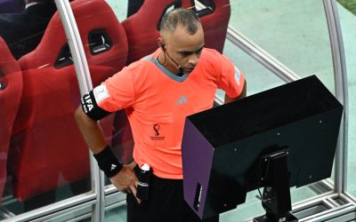 Teknologi VAR: Mengungkap Keuntungan dan Kontroversi dalam Dunia Sepakbola Modern